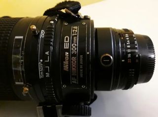 objetivo nikon ED 300 f/2,8