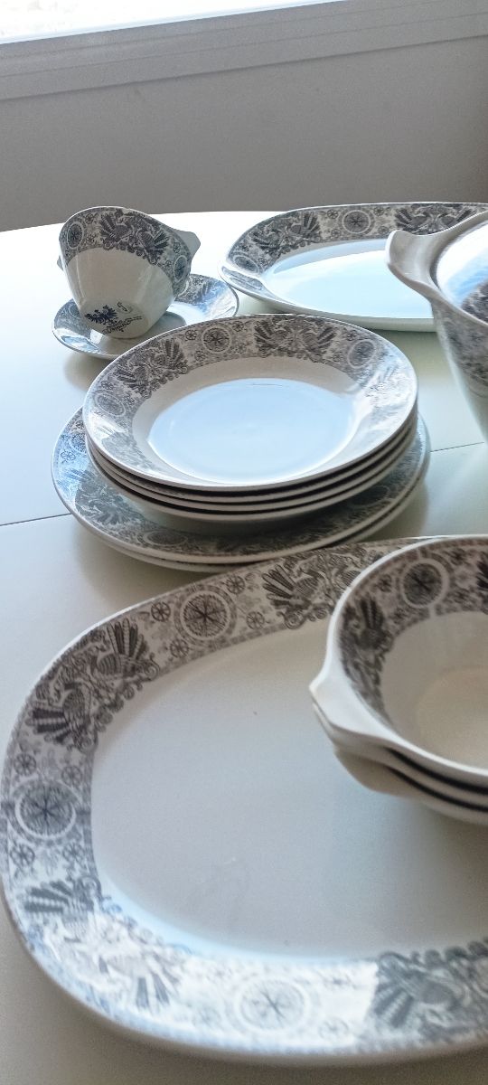 sopera, bandejas platos y cuencos