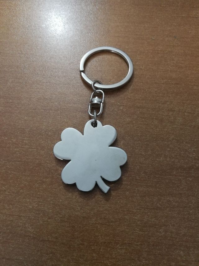 Portachiavi a quadrifoglio in acciaio