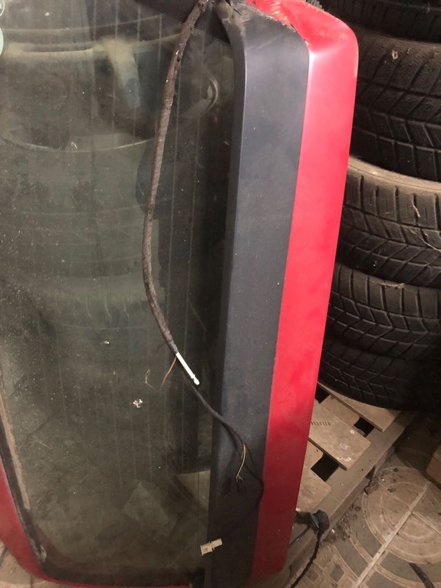 Porton trasero golf mk3 con cristal