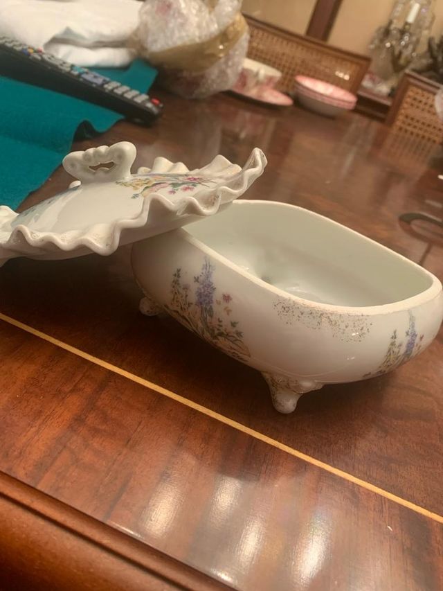 Bombonera/joyero de porcelana japonesa