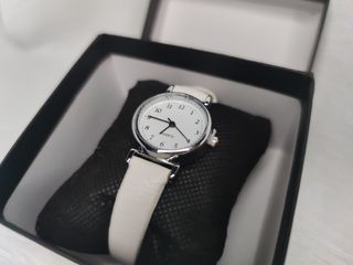 Reloj MUJER correa cuero blanco + REGALO