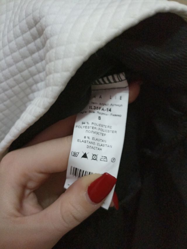 Vestito nero con striscia bianca