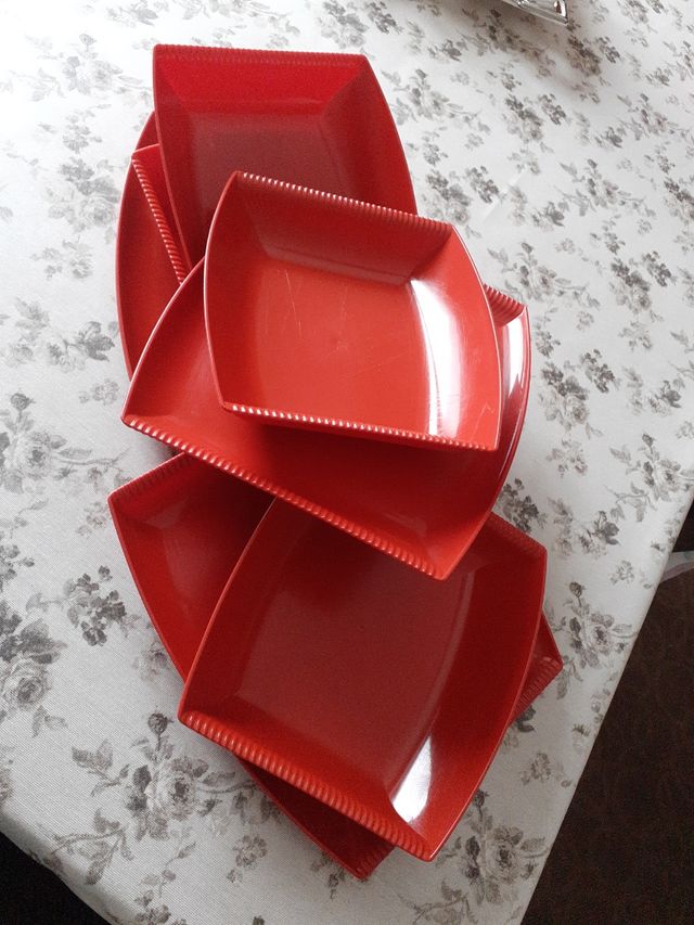 Piatti rossi plastica lavabili in lavas
