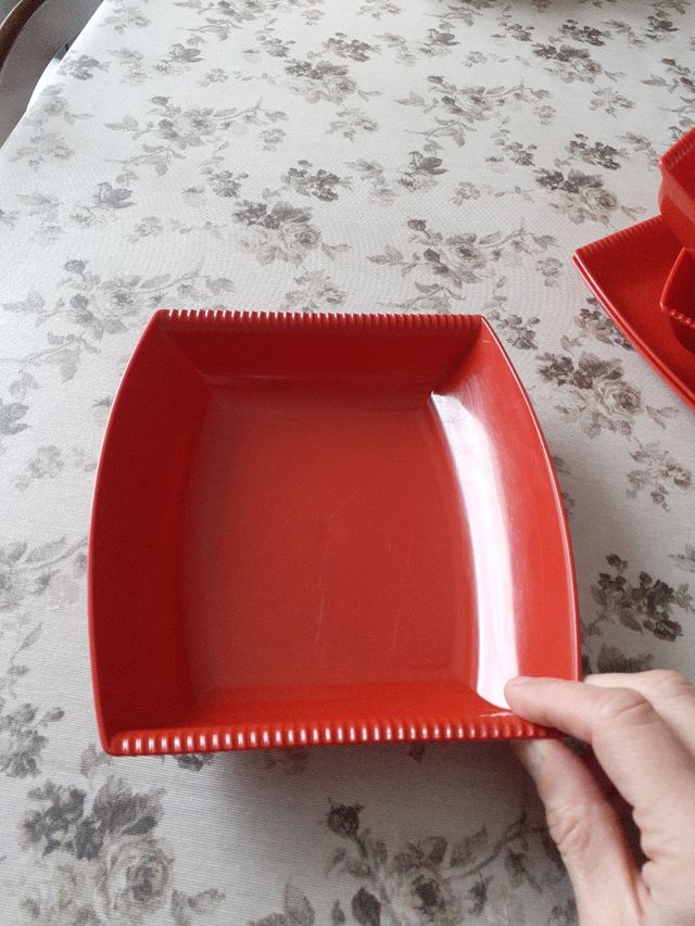 Piatti rossi plastica lavabili in lavas