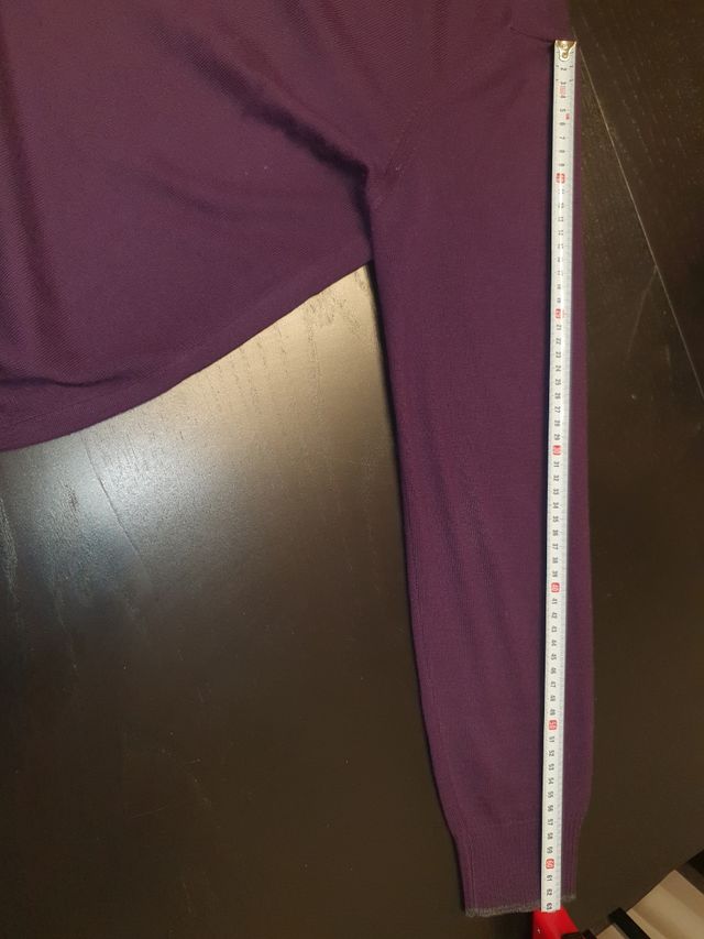 Maglione viola collo a V 50% lana