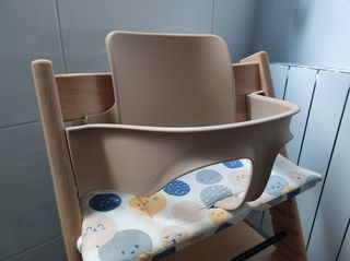 Bandeja, arnés para trona Stokke