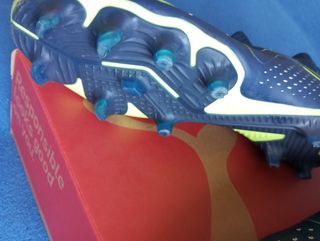 Botas futbol césped artificial 42