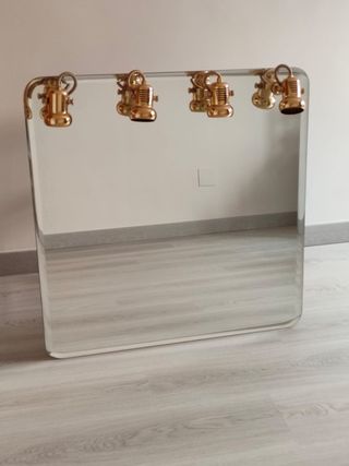 Espejo baño con 4 focos. Medida 80cmx80cm