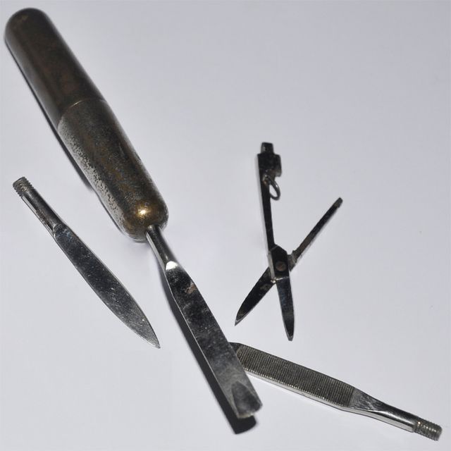 Conjunto de manicura para viaje antiguo