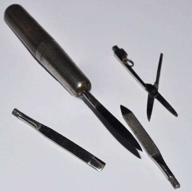 Conjunto de manicura para viaje antiguo