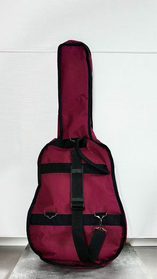 chitarra classica rosa con borsa impermeabile