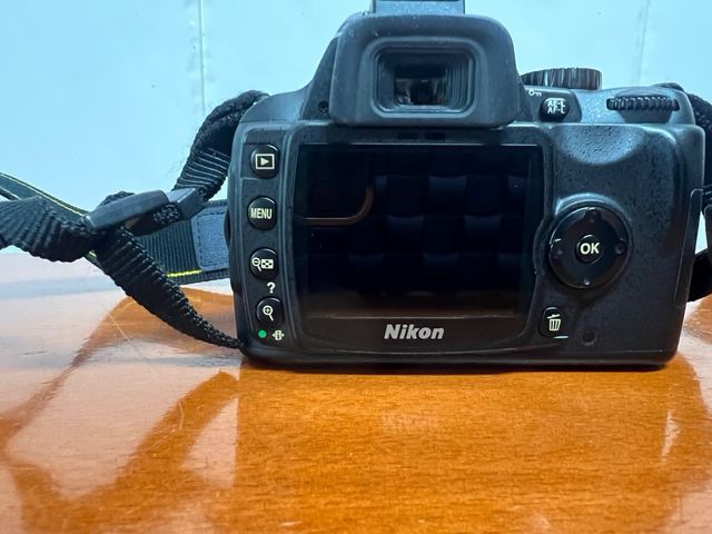Camara NIKON D60