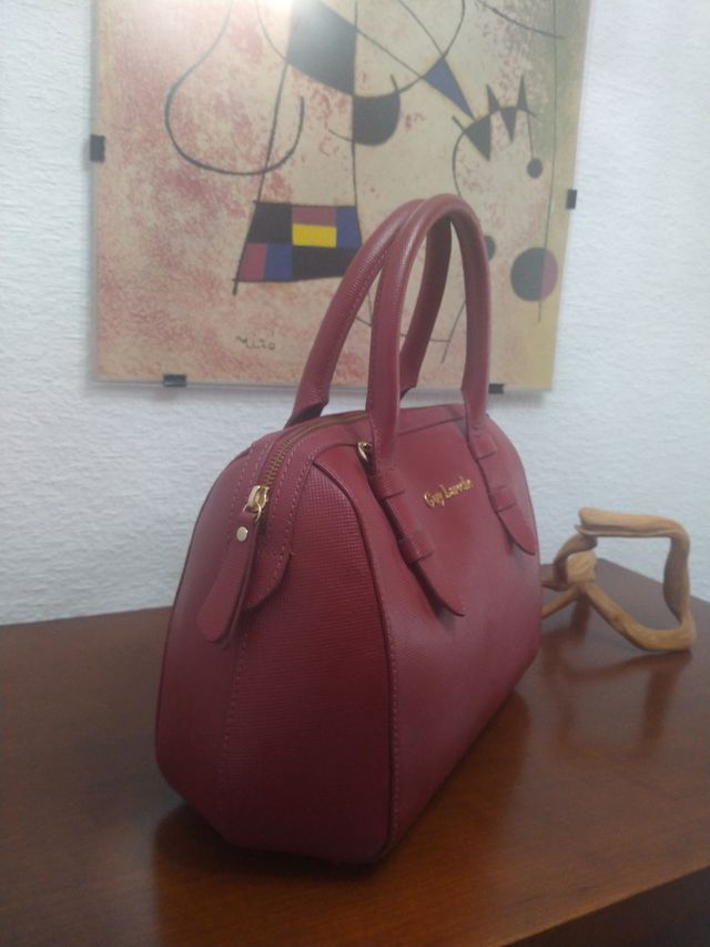 Bolso de piel.