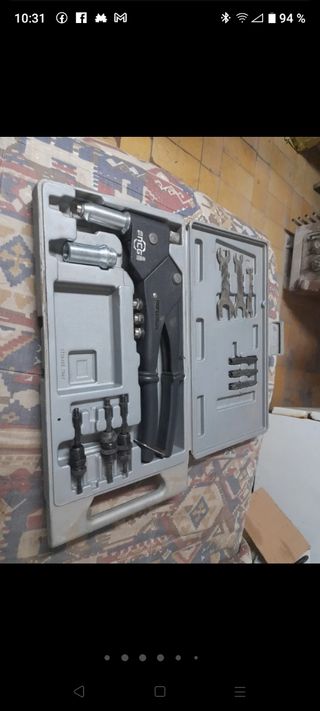 Remachadora casi nueva sólo le falta dos piezas