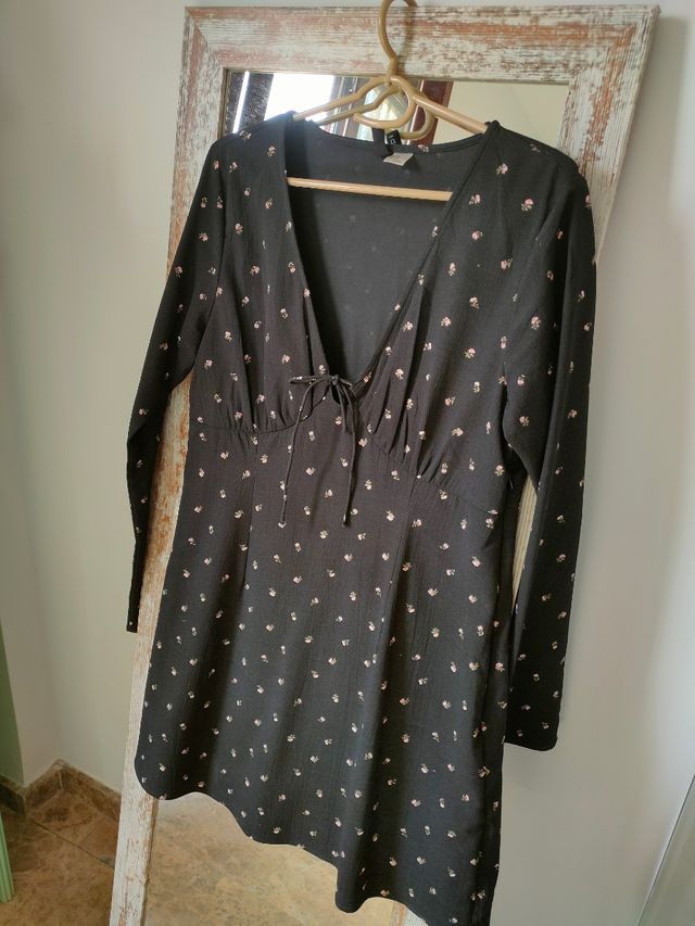 Vestido H&M negro con florecitas