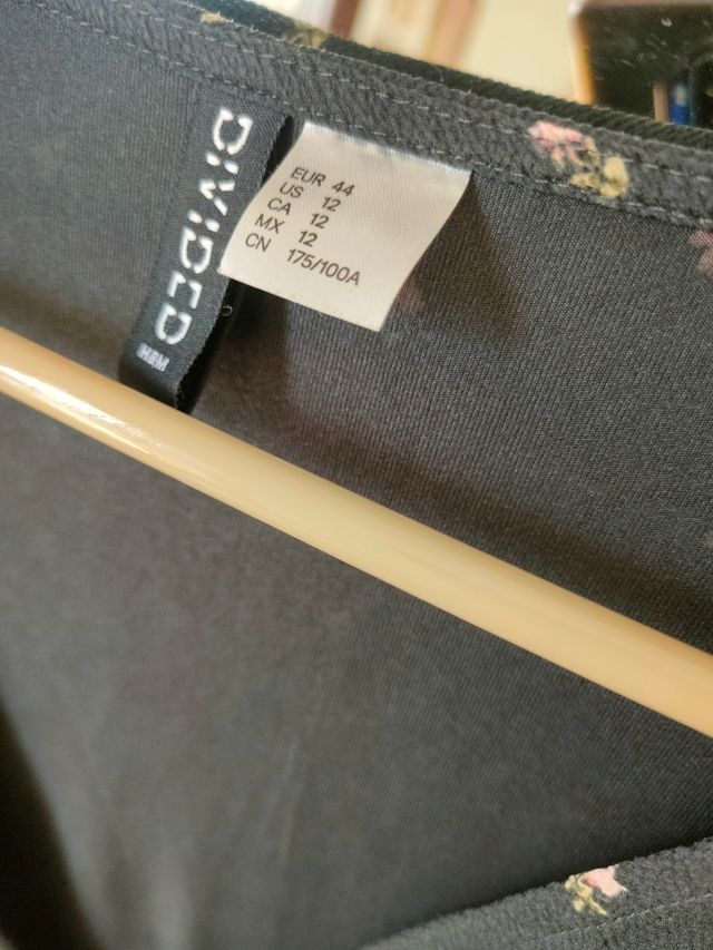 Vestido H&M negro con florecitas