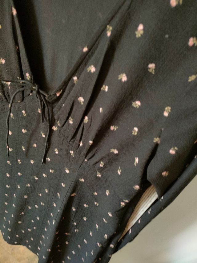 Vestido H&M negro con florecitas