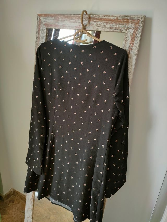 Vestido H&M negro con florecitas