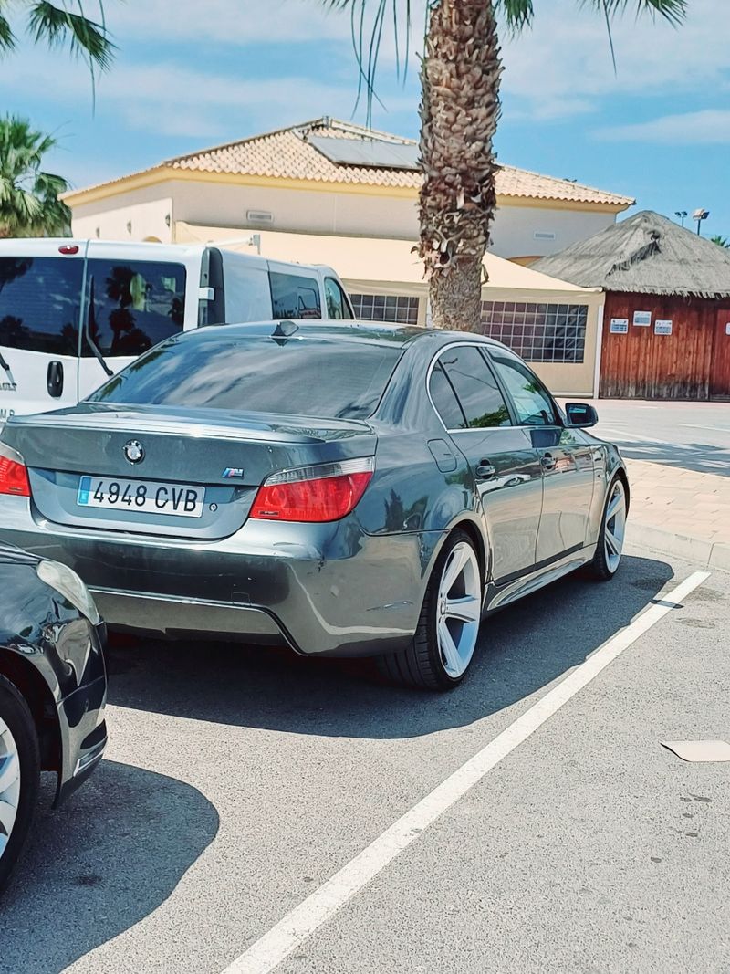BMW Serie 5 2004 - foto 1