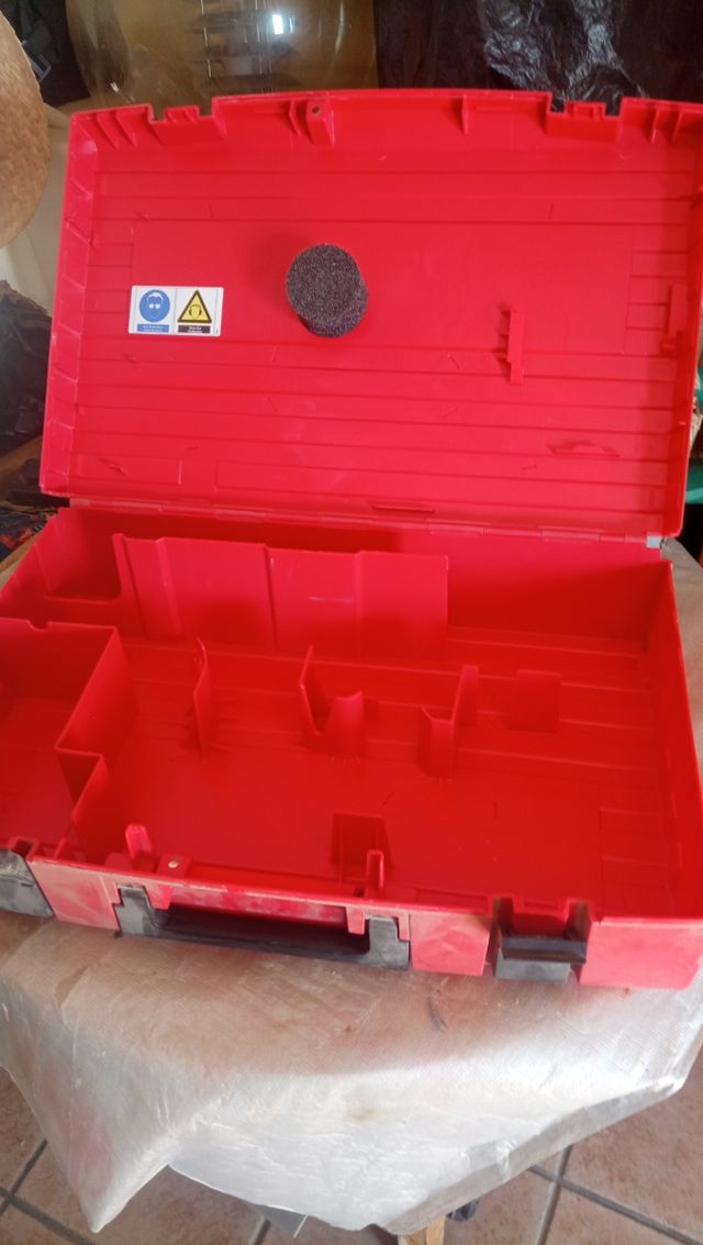 Caja hilti