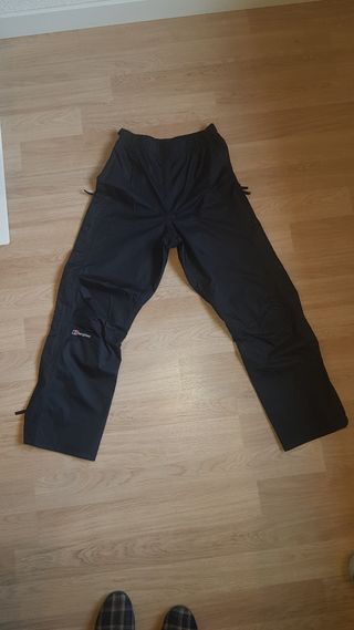 Pantalón impermeable con cremallera