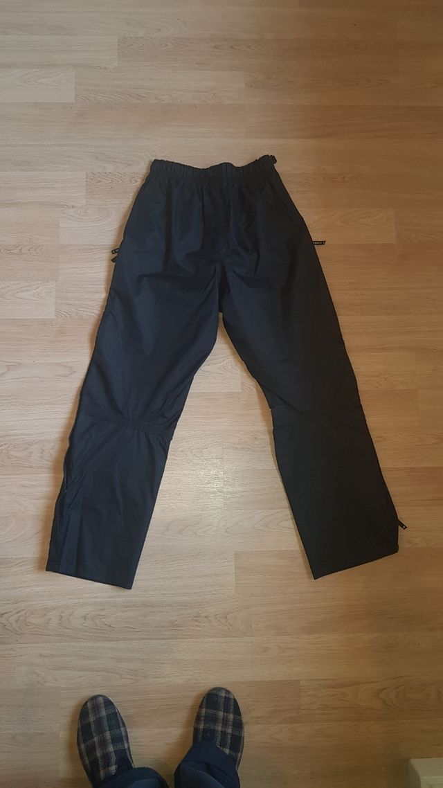 Pantalón impermeable con cremallera
