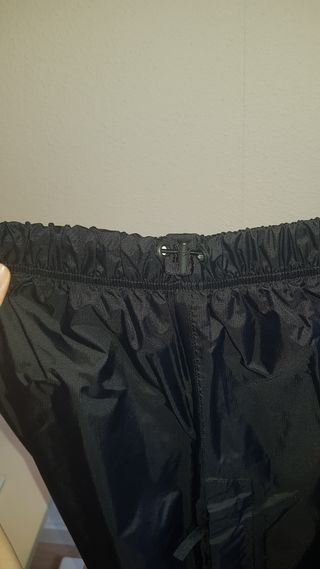 Pantalón impermeable con cremallera