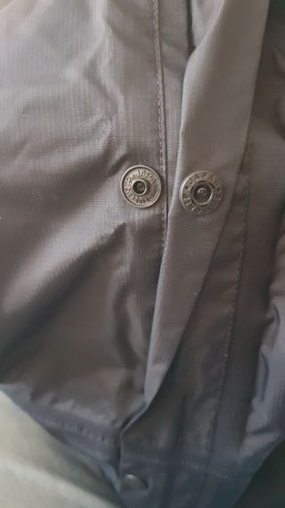 Pantalón impermeable con cremallera