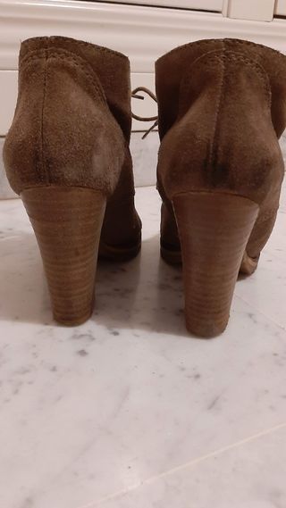Botines de tacón con cordones