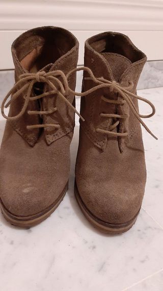 Botines de tacón con cordones