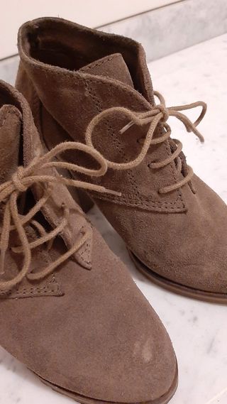 Botines de tacón con cordones