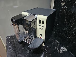 Cafetera Nespresso DeLonghi