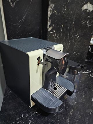 Cafetera Nespresso DeLonghi