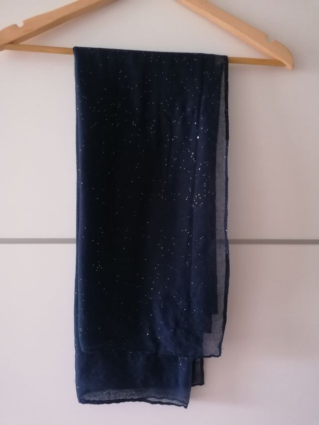 Pañuelo azul detalles dorados