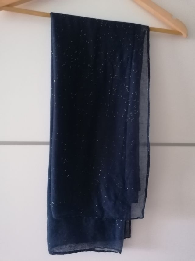 Pañuelo azul detalles dorados