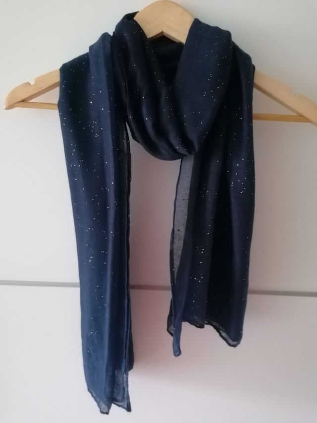 Pañuelo azul detalles dorados