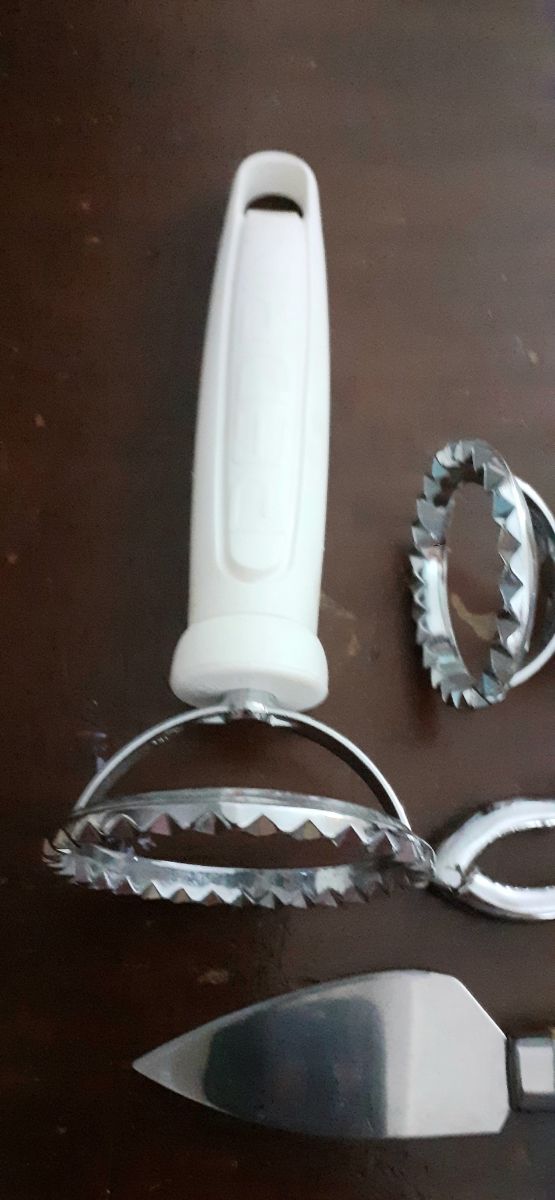 Utensili da cucina schiaccianoci stampi coltelli