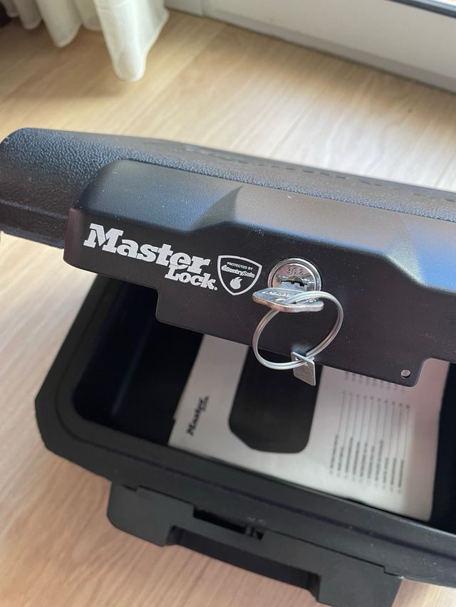 Master Lock caja fuerte portátil ignífuga
