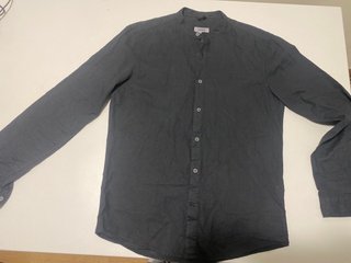 Camisa negra