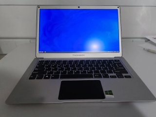 Ultrabook 13 pulgadas Thomson con Linux