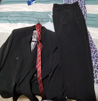 chaqueta , corbata y pantalón 