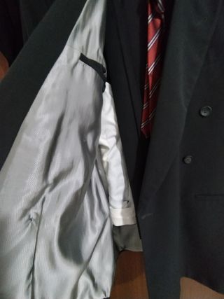 chaqueta , corbata y pantalón 