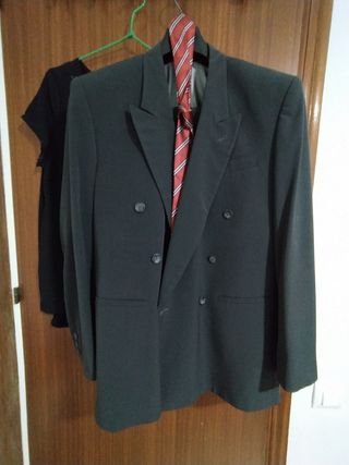 chaqueta , corbata y pantalón 