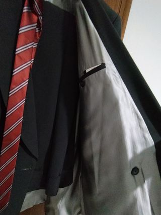 chaqueta , corbata y pantalón 