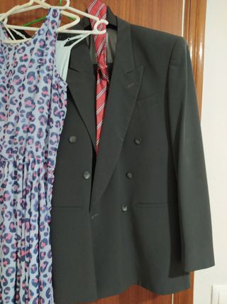chaqueta , corbata y pantalón 