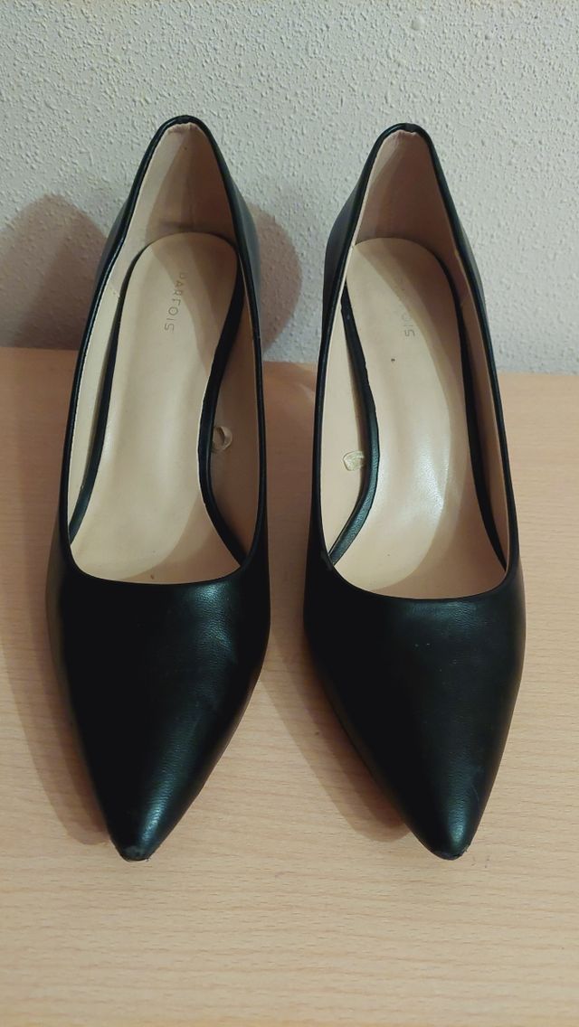 Zapatos salón negros. Ideal fiestas Navidad