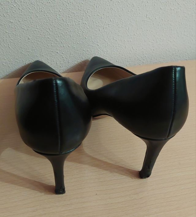 Zapatos salón negros. Ideal fiestas Navidad