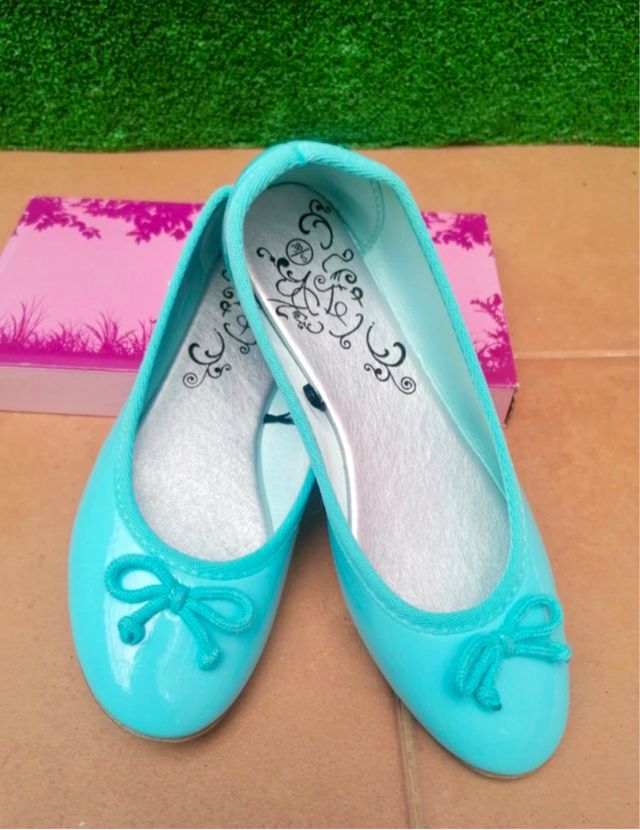 Manoletinas de charol azul turquesa