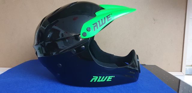 Casco Bike AWE con occhiali (LARGE) 15/16 Anni